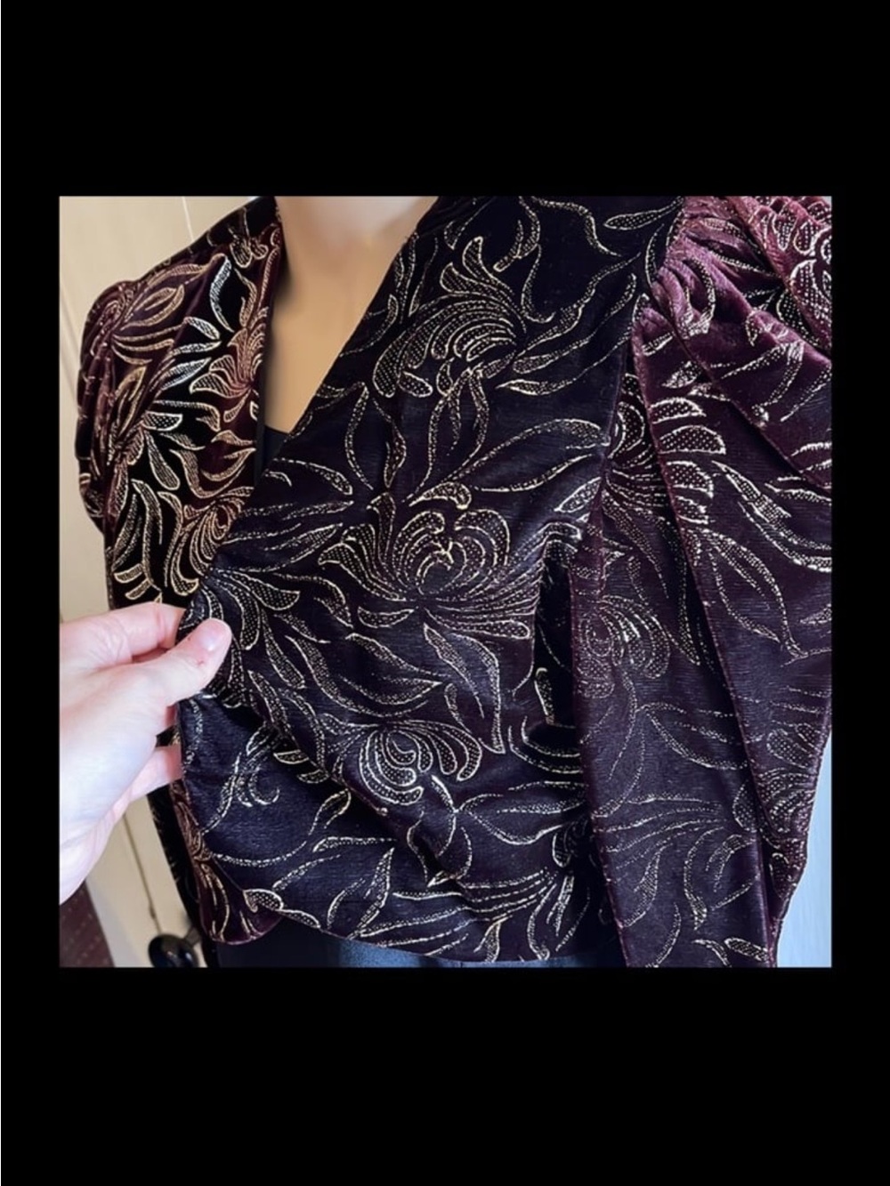 Cropped Velvet Jacket - Picture 2 of 4
